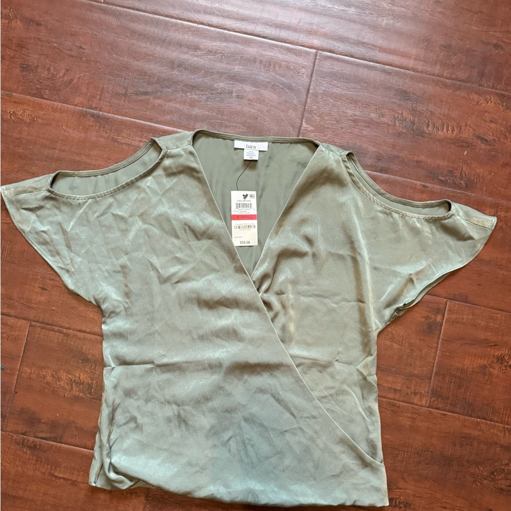 Bar III Blouse Women's XS Green Lightweight Short Sleeve V-Neck Blouse